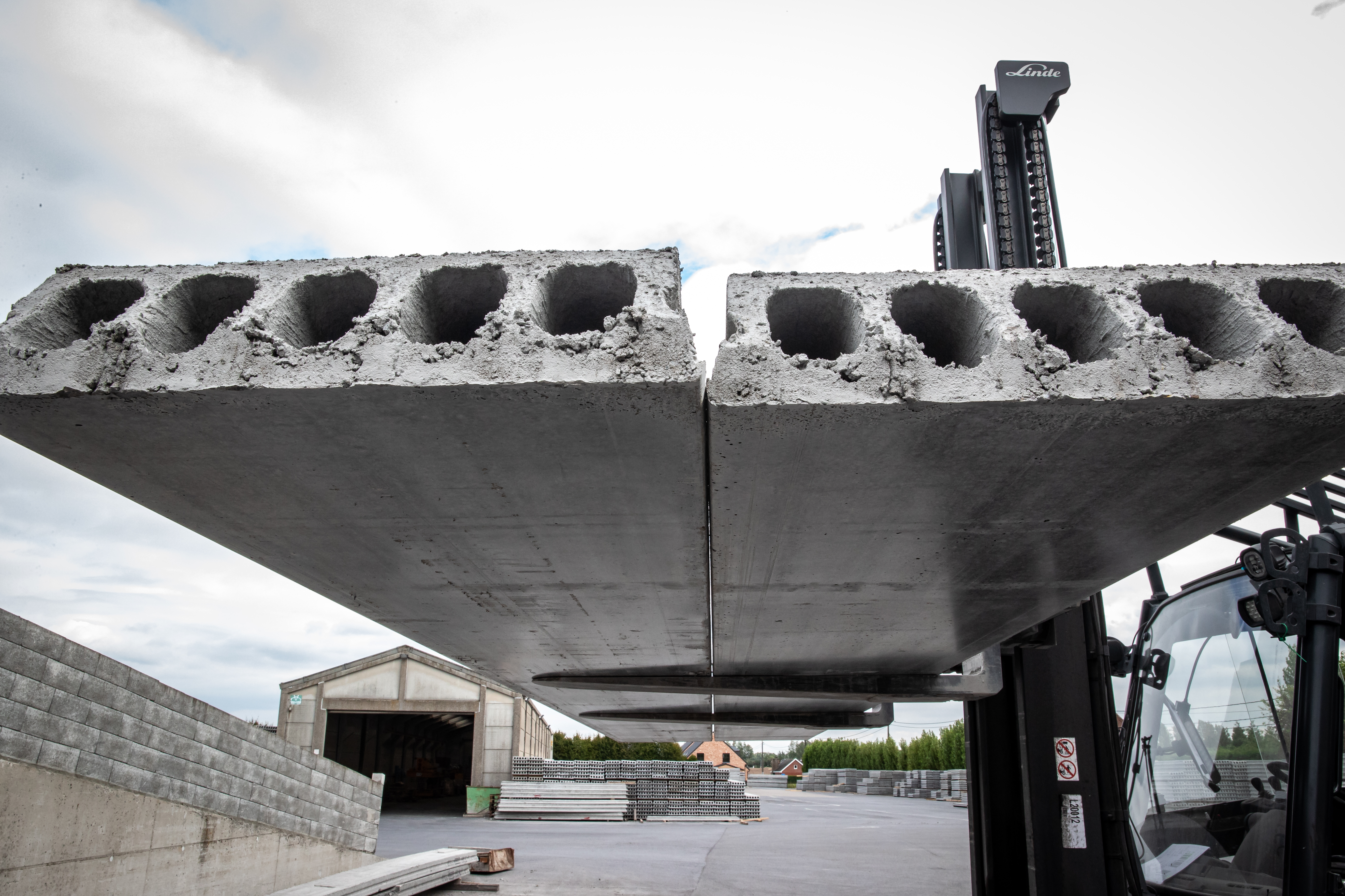 Hourdis creux en béton armé